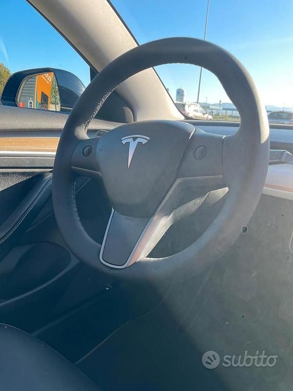 Nero Usata 2023 Tesla Model 3 Standard Range Berlina | 25.000 € (Ottimo prezzo) - Immagine 1/4