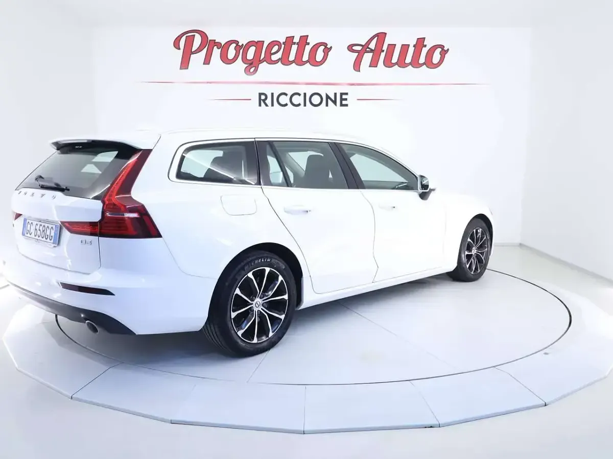 Usata Volvo V60 Business Edition 150 CV (110 kW) 2020 Bianco ghiaccio Station wagon