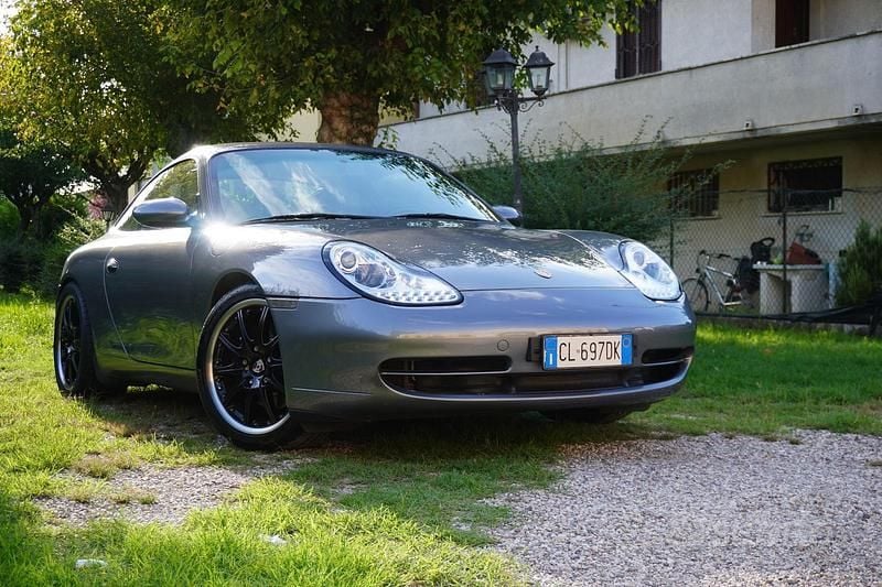 Usata Porsche 911 Carrera 300 CV (220 kW) 2001 Grigio Coupé