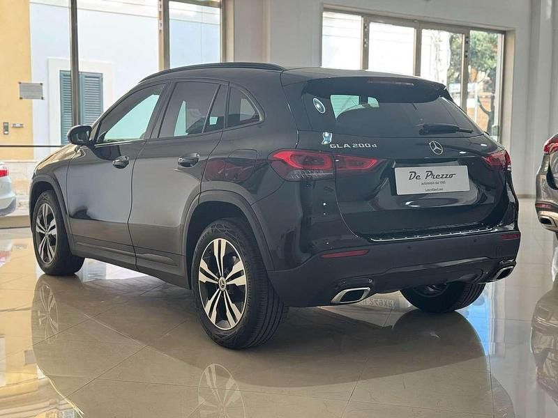 Usata Mercedes GLA200 150 CV (110 kW) 2022 Nero SUV