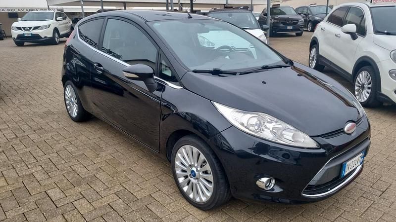 Usata Ford Fiesta Titanium 68 CV (50 kW) 2009 Nero Utilitaria