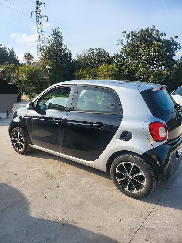 Begagnad Smart ForFour 71 HK (52 kW) 2015 Svart Halvkombi