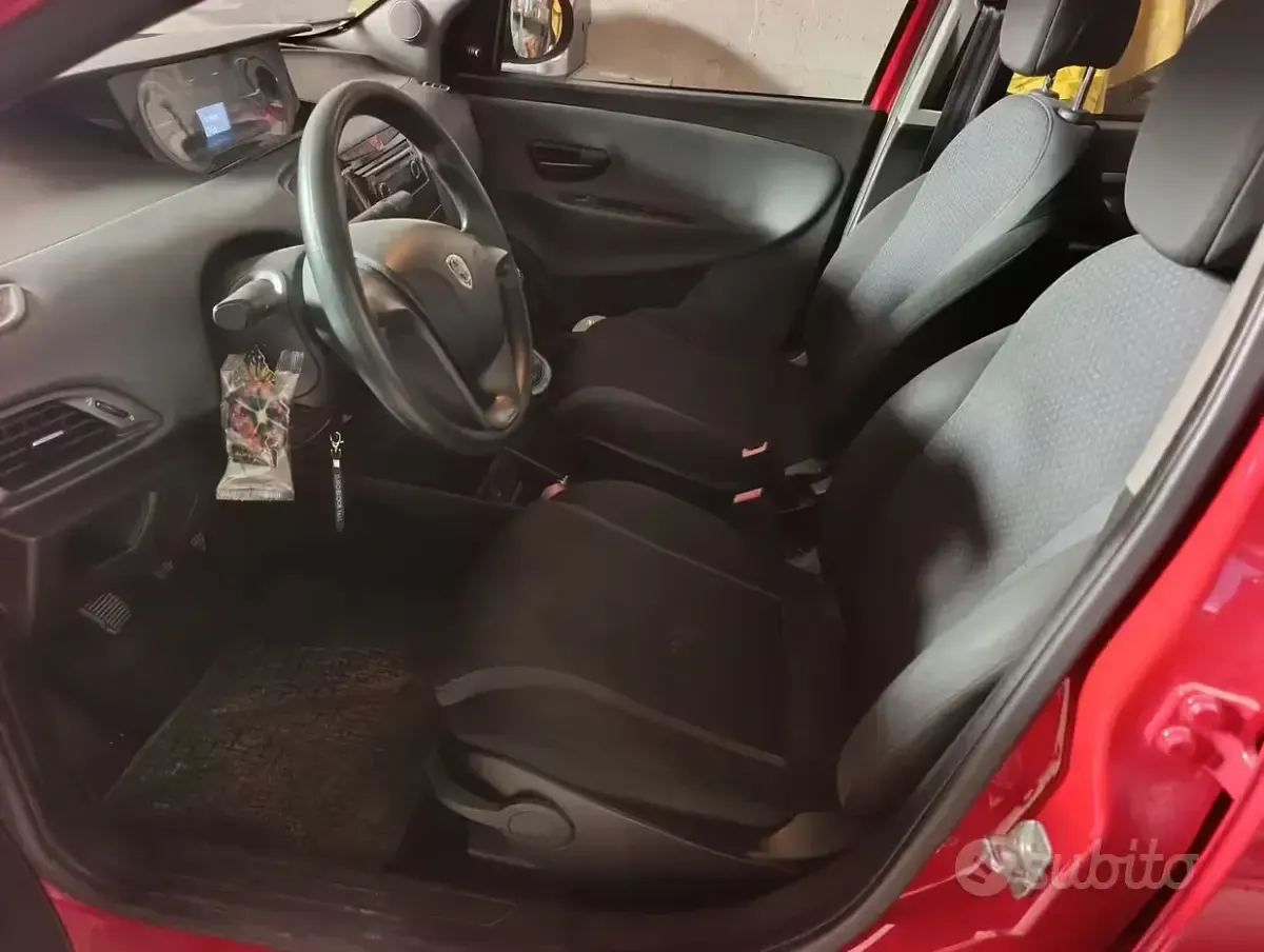 Usata Lancia Ypsilon 95 CV (69 kW) 2018 Rosso Utilitaria