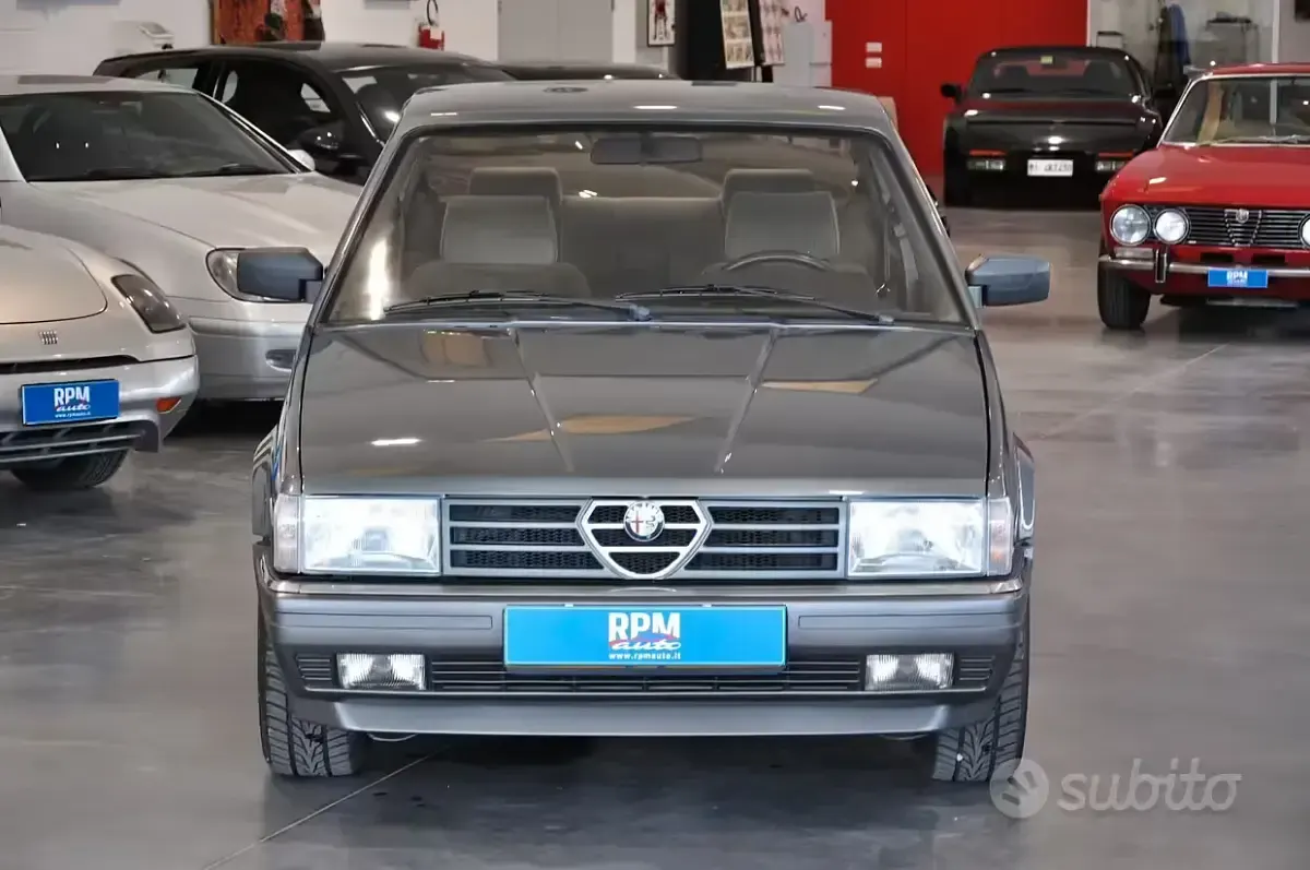 Usata Alfa Romeo 90 Quadrifoglio 156 CV (114 kW) 1985 Grigio Berlina