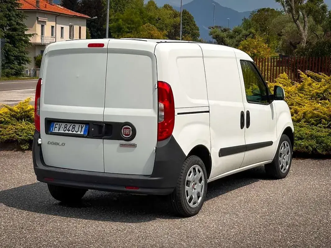 Usata Fiat Doblò 95 CV (69 kW) 2019 Bianco Monovolume