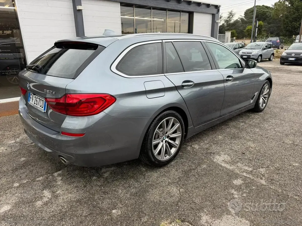 Usata BMW 520 Sport Line 190 CV (139 kW) 2019 Grigio Station wagon