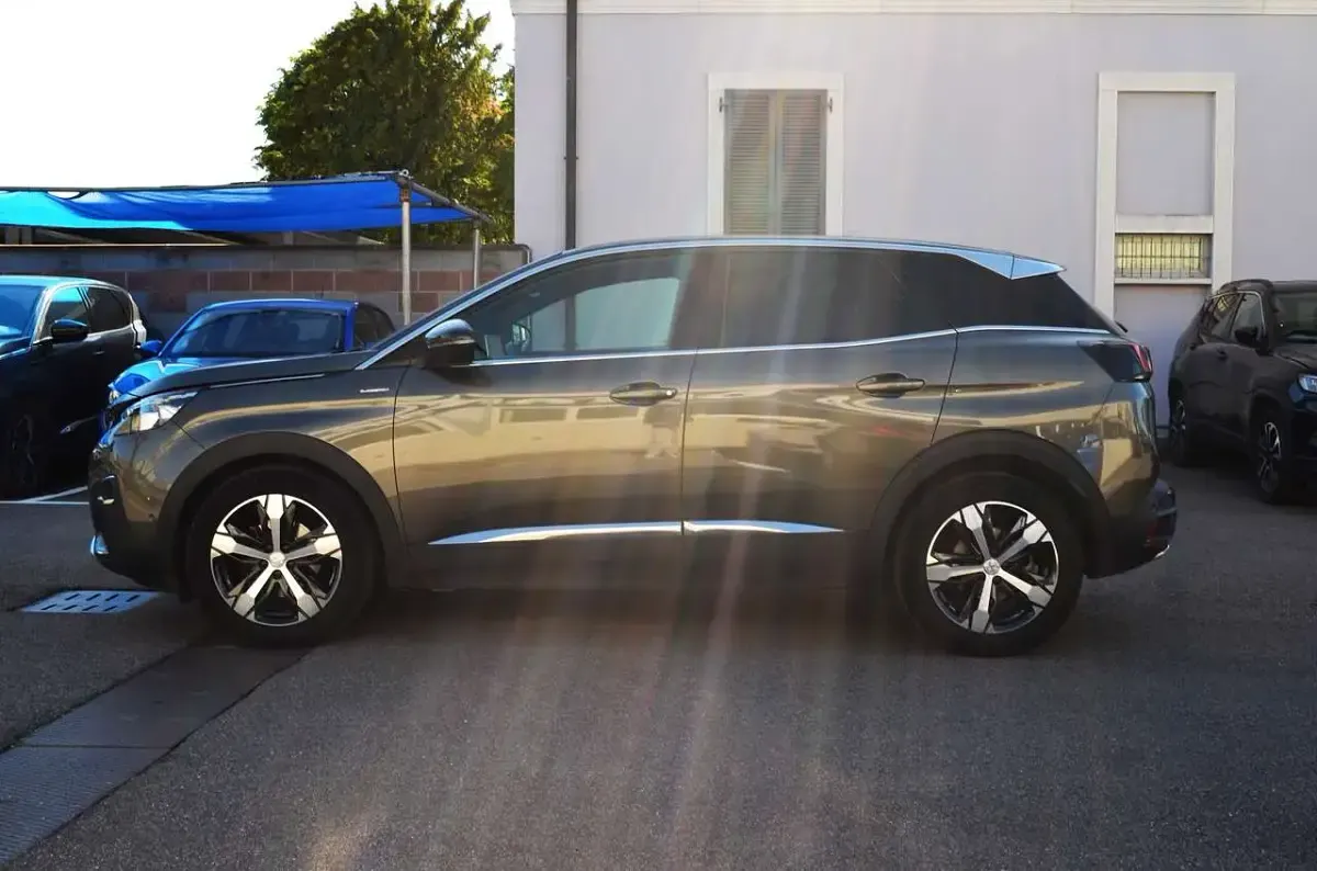 Usata Peugeot 3008 GT-line 131 CV (96 kW) 2019 Grigio amazonite SUV