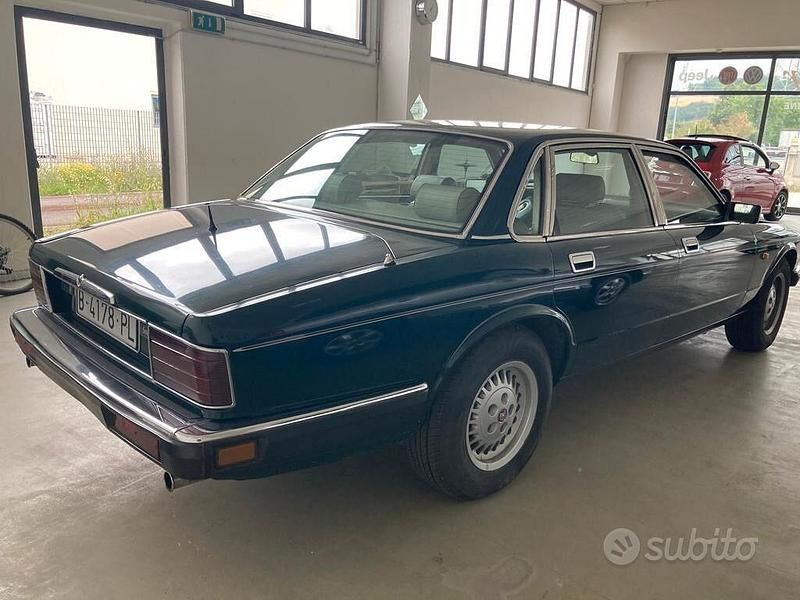 Usata Jaguar XJ6 Sovereign 202 CV (148 kW) 1990 Verde Berlina