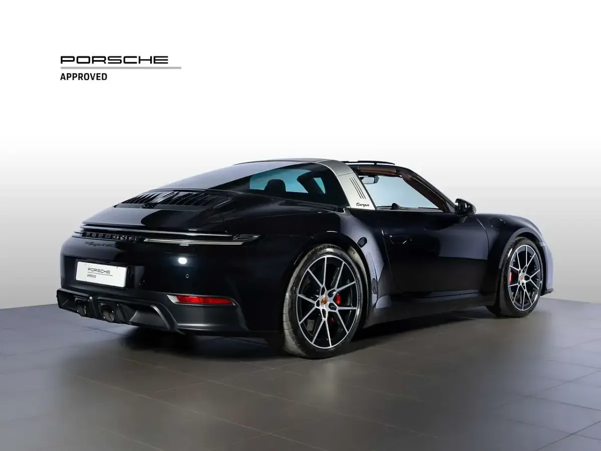 Usata Porsche 992 541 CV (397 kW) 2024 Nero jet metallizzato Cabrio