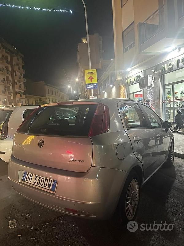 Usata Fiat Grande Punto 75 CV (55 kW) 2007 Grigio Utilitaria