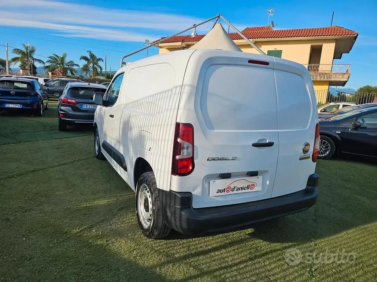 Usata Fiat Doblò 102 CV (75 kW) 2024 Bianco Monovolume