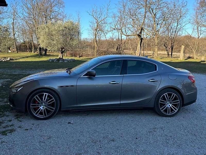 Grigio Usata 2016 Maserati Ghibli Tre volumi | 30.000 € (Super prezzo) - Immagine 1/4