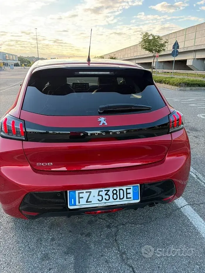 Usata Peugeot 208 Allure 101 CV (74 kW) 2020 Rosso Utilitaria
