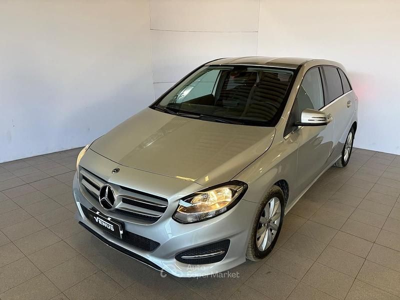 Usata Mercedes B180 Business 109 CV (80 kW) 2018 Argento Monovolume
