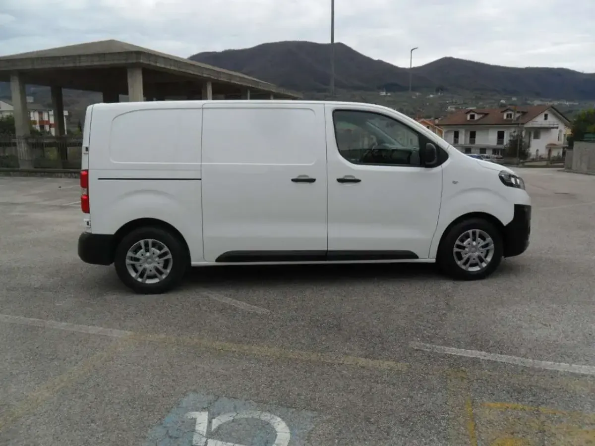 Usata Opel Vivaro Enjoy 120 CV (88 kW) 2021 Bianco Monovolume