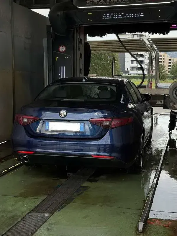 Usata Alfa Romeo Giulia Executive 160 CV (117 kW) 2019 Blu/azzurro Berlina