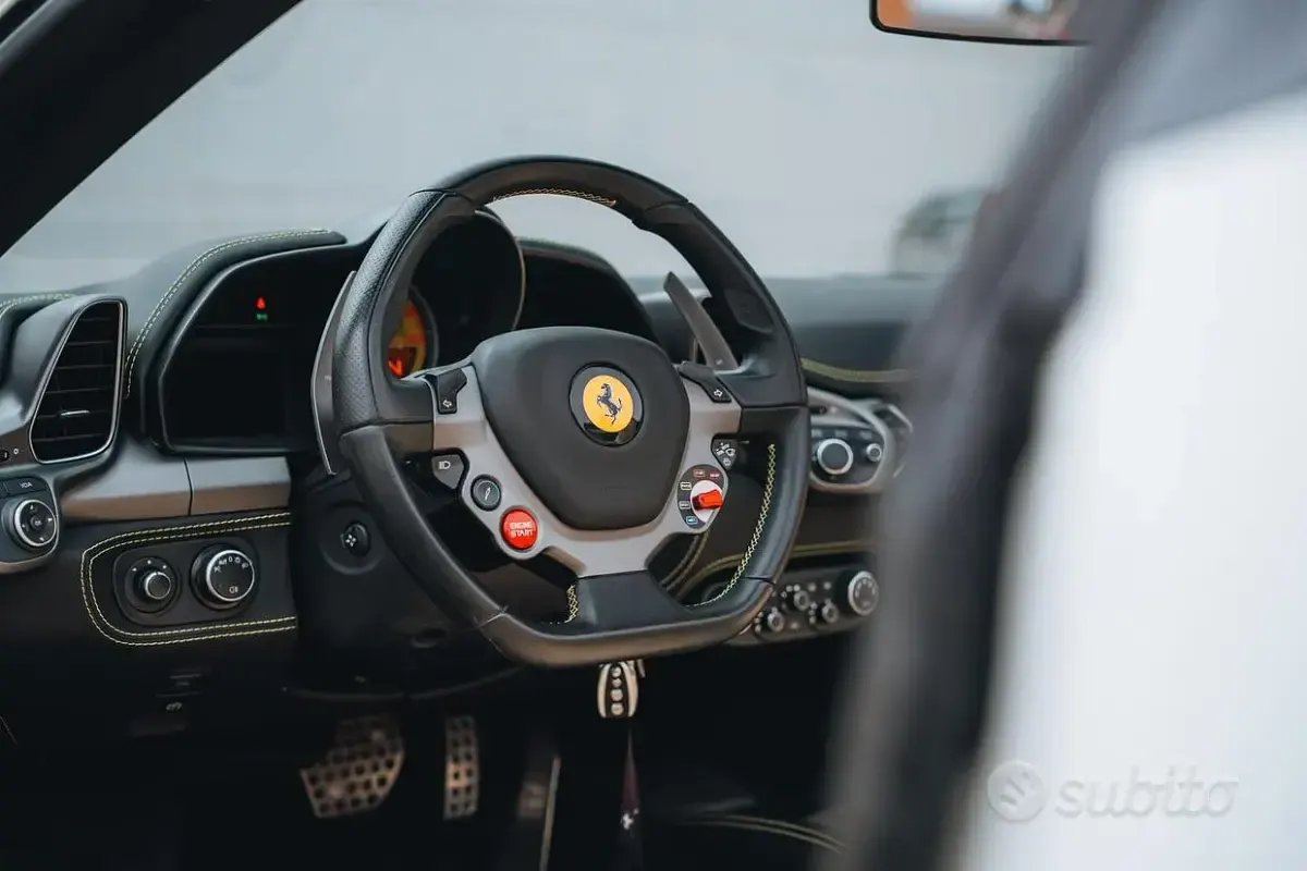 Usata Ferrari 458 566 CV (416 kW) 2013 Cabrio