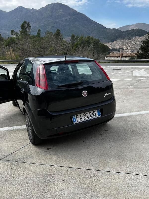 Usata Fiat Punto 69 CV (50 kW) 2010 Nero Utilitaria