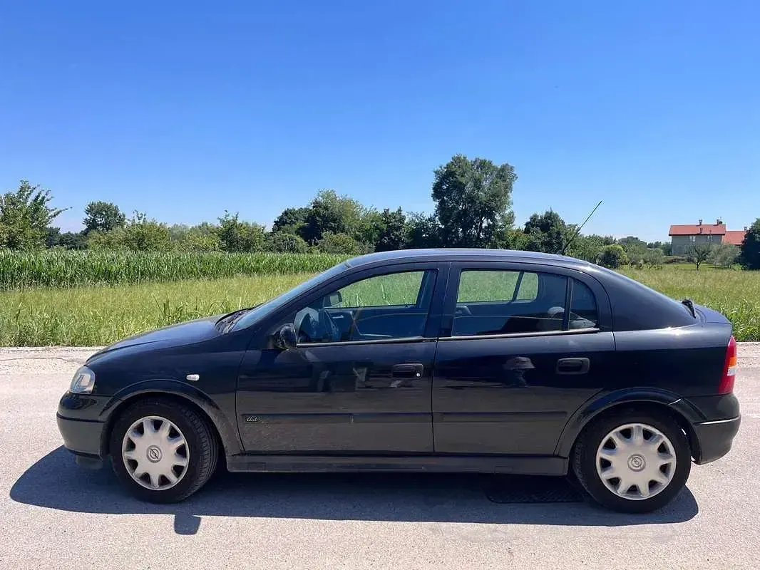 Usata Opel Astra Club 90 CV (66 kW) 1998 Nero Berlina