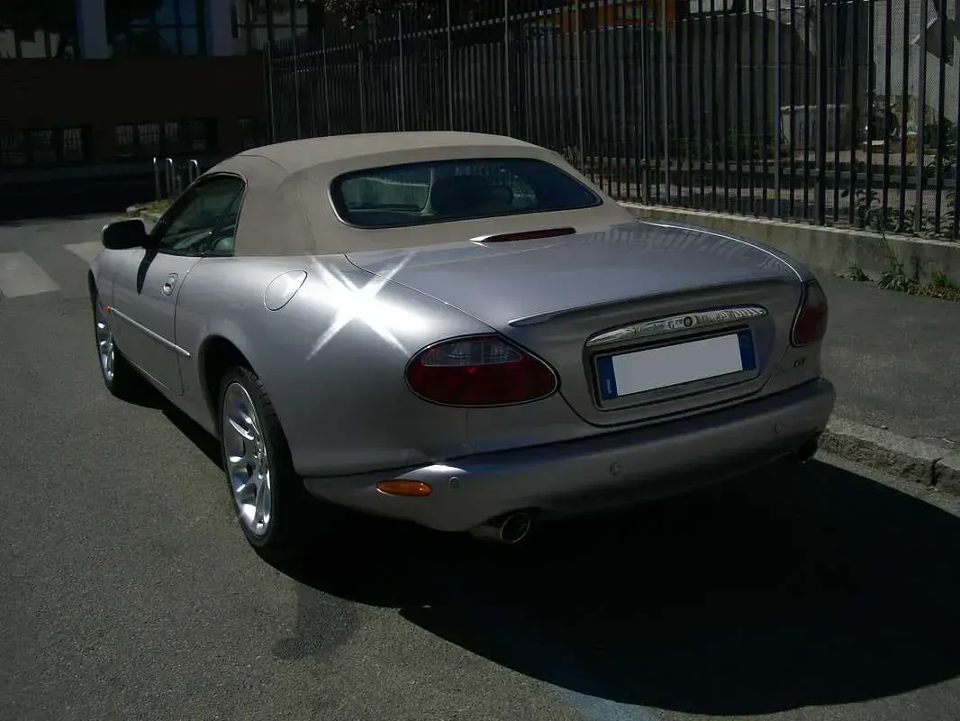 Occasion Jaguar XKR 363 PK (266 kW) 2002 Zilver Cabriolet