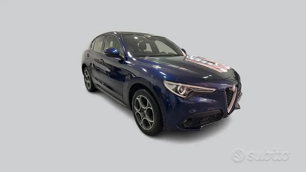 Usata Alfa Romeo Stelvio Executive 210 CV (154 kW) 2017 Blu SUV