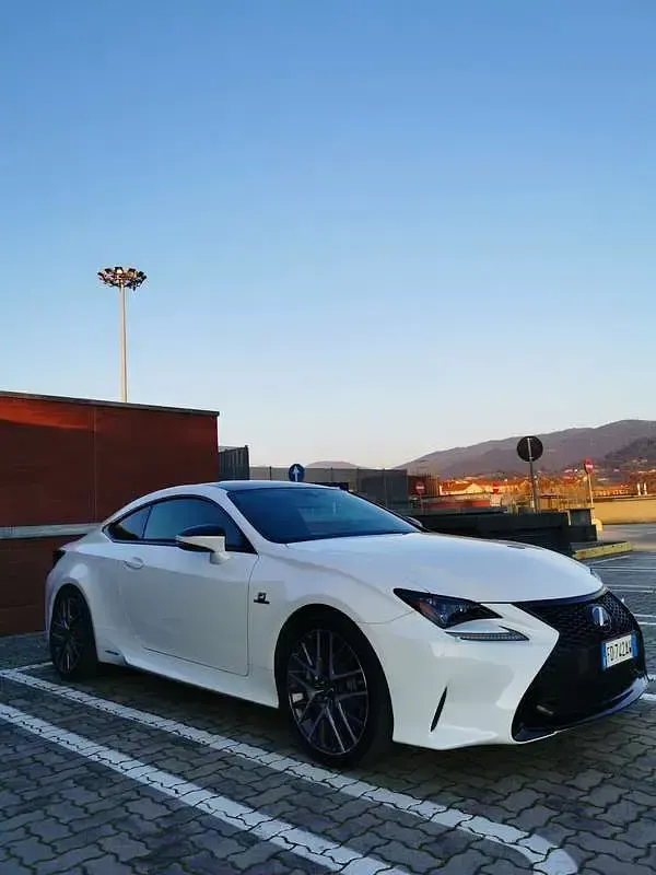 Usata Lexus RC300h Sport Line 181 CV (133 kW) 2016 Bianco Coupé