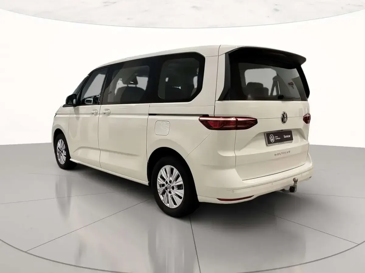 Usata VW Multivan 136 CV (100 kW) 2022 B4 bianco candy Monovolume