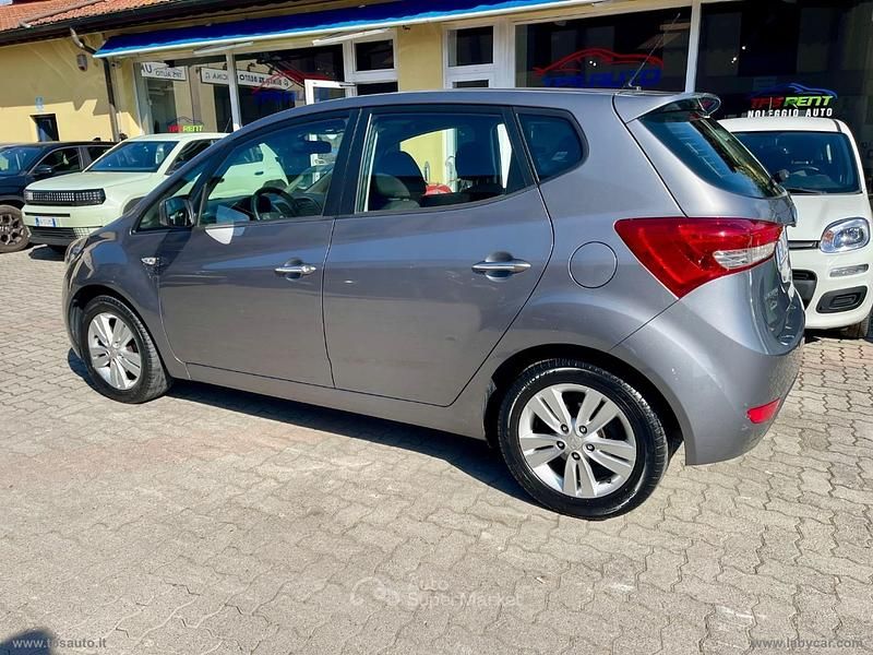 Usata Hyundai ix20 Comfort 90 CV (66 kW) 2012 Gray Utilitaria