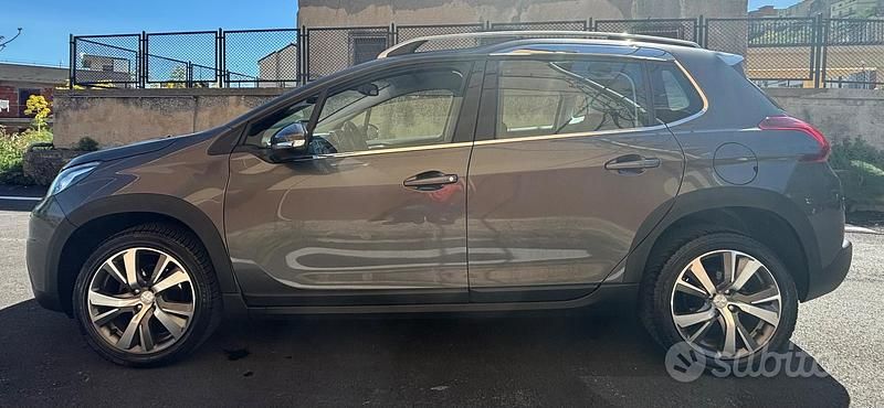 Usata Peugeot 2008 102 CV (75 kW) 2019 Grigio SUV