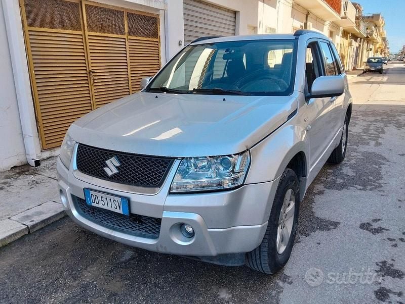 Usata Suzuki Grand Vitara 130 CV (95 kW) 2006 Grigio SUV