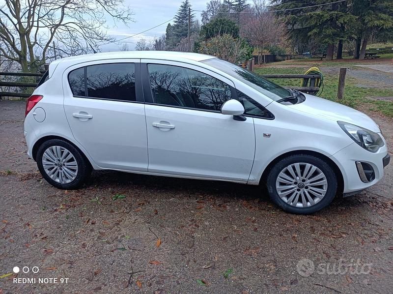 Usata Opel Corsa Edition 86 CV (63 kW) 2014 Bianco Utilitaria
