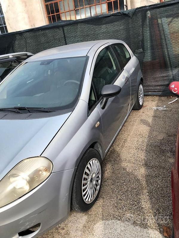 Usata Fiat Grande Punto 75 CV (55 kW) 2009 Grigio Utilitaria