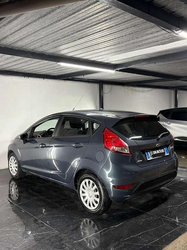 Usata Ford Fiesta Business Edition 92 CV (67 kW) 2014 Grigio Utilitaria
