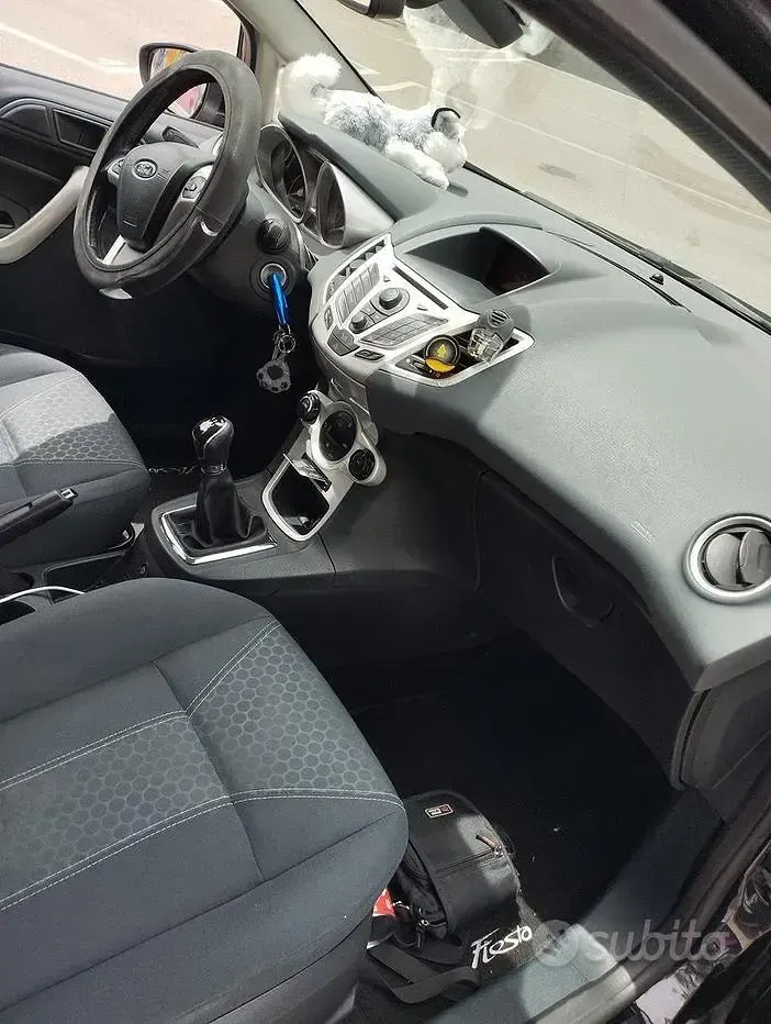 Usata Ford Fiesta 97 CV (71 kW) 2010 Nero Berlina