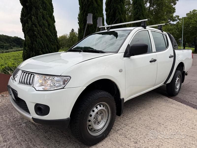 Bianco Usata 2011 Mitsubishi L200 Intense Pick-up | 15.900 € (Molto cara) - Immagine 1/4