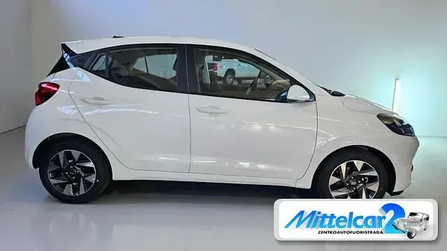 Nuova Hyundai i10 63 CV (46 kW) 2025 Grigio scuro metallizzato Utilitaria