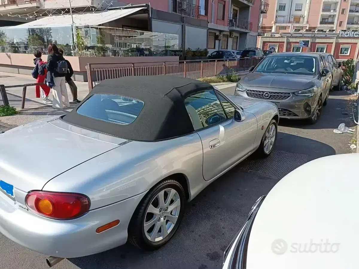 Usata Mazda MX5 110 CV (80 kW) 1999 Grigio Cabrio