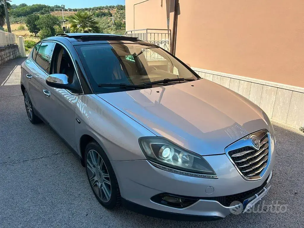 Usata Lancia Delta Platinum 190 CV (139 kW) 2011 Grigio Utilitaria