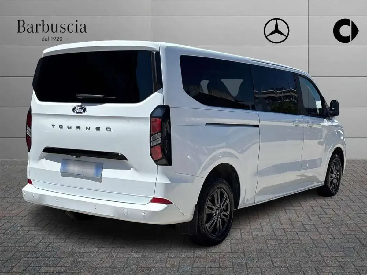 Usata Ford Tourneo Custom 136 CV (100 kW) 2024 Bianco Furgone