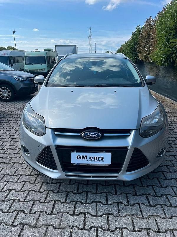 Käytetty Ford Focus Titanium 115 HP (84 kW) 2011 Harmaa Farmari