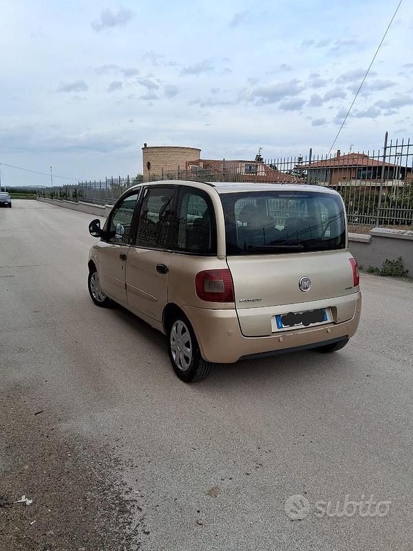 Usata Fiat Multipla Emotion 120 CV (88 kW) 2008 Oro Monovolume