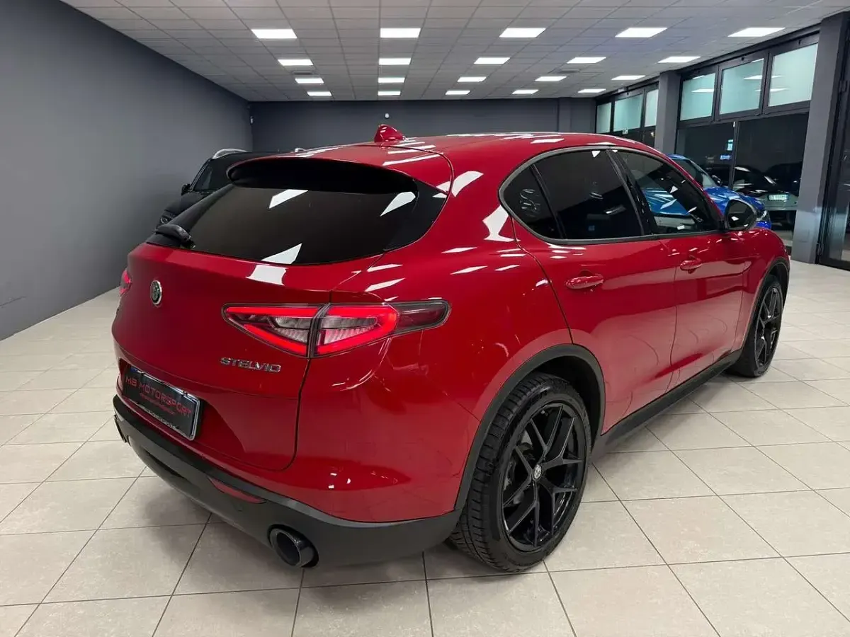 Usata Alfa Romeo Stelvio Veloce 209 CV (153 kW) 2023 Rosso SUV