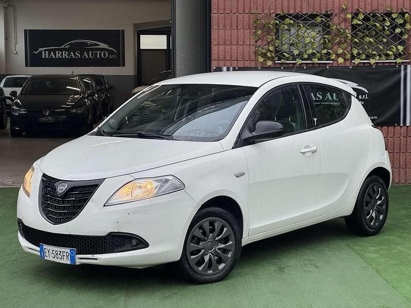 Other Usata 2015 Lancia Ypsilon S Due volumi | 4999 € (Buon prezzo) - Immagine 1/4