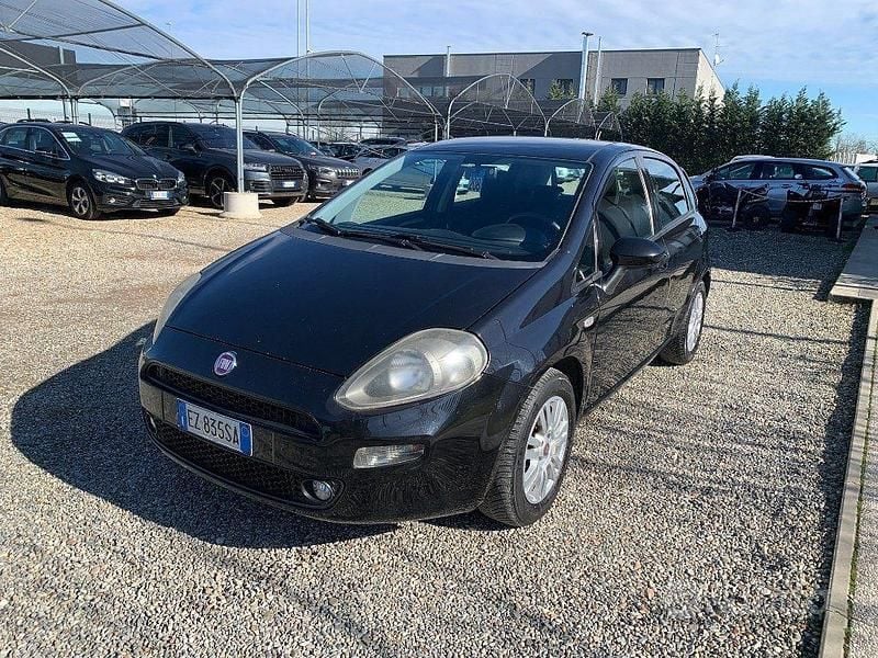Usata Fiat Punto Lounge 75 CV (55 kW) 2015 Nero Utilitaria