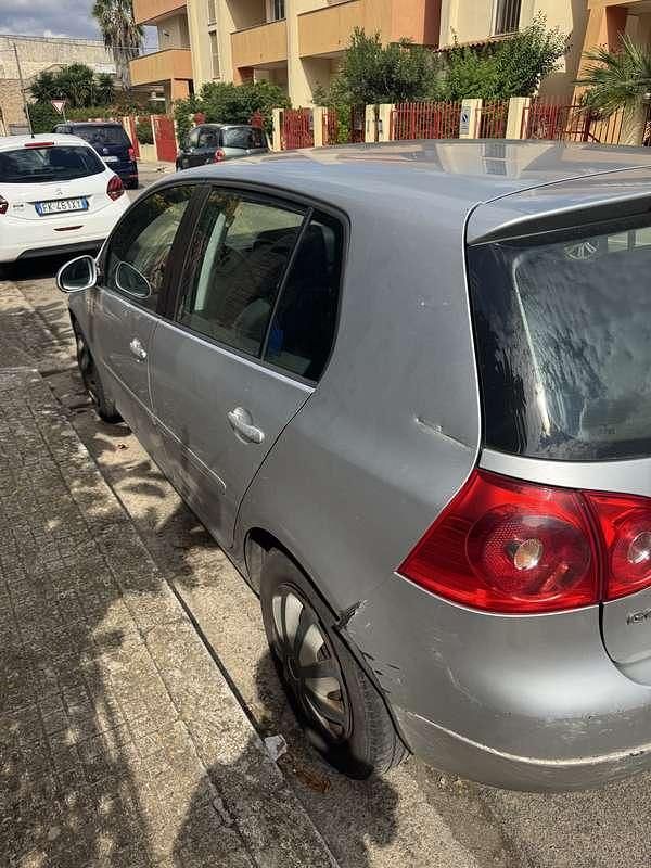 Usata VW Golf IV Trendline 105 CV (77 kW) 2006 Berlina