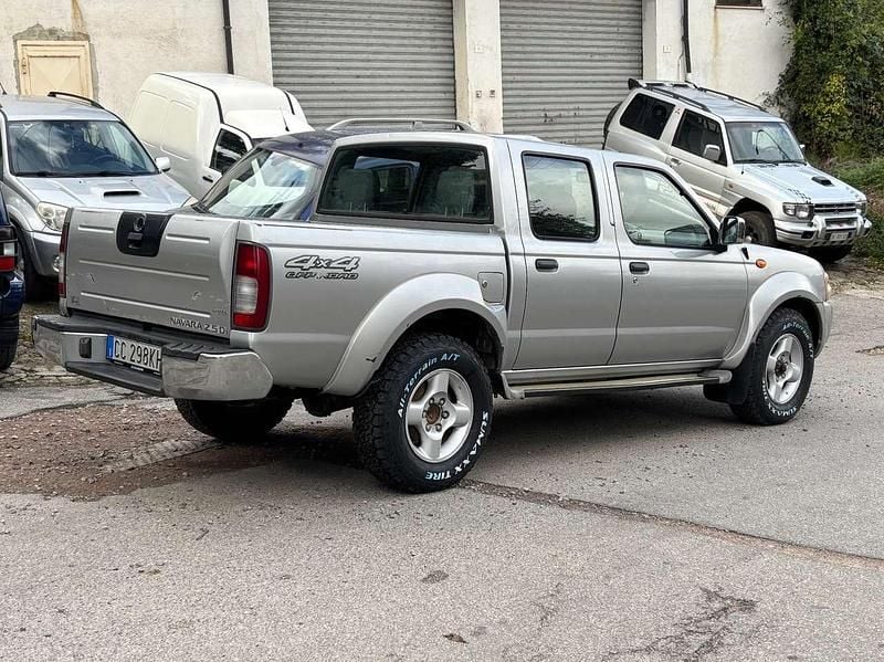 Grigio Usata 2003 Nissan Navara Pick-up | 9000 € (Buon prezzo) - Immagine 1/4