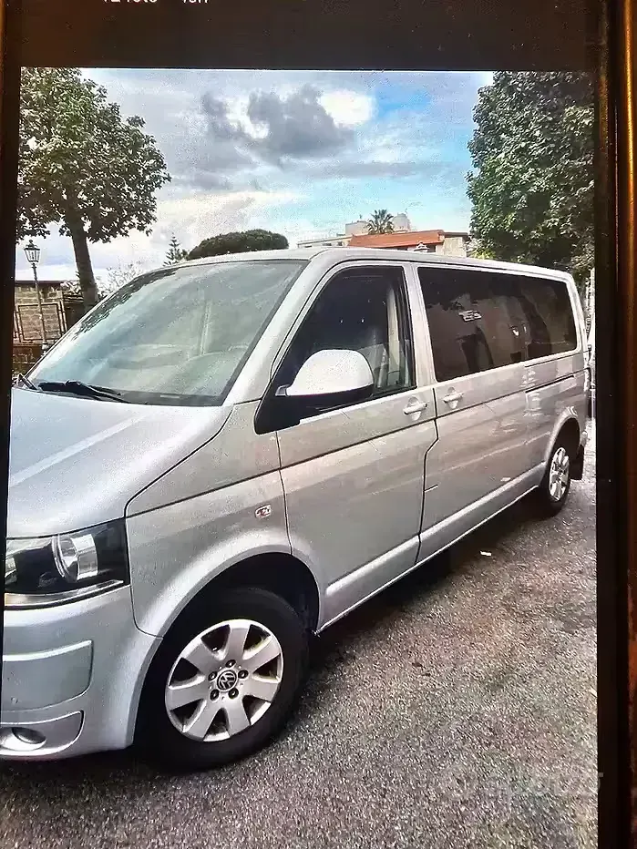 Usata VW Caravelle 2010 Grigio Furgone