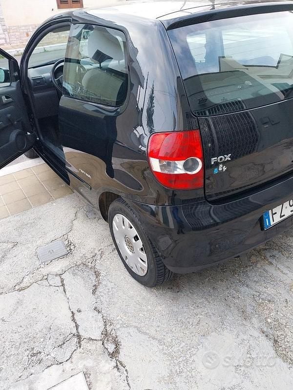 Usata VW Fox 54 CV (39 kW) 2009 Nero Utilitaria