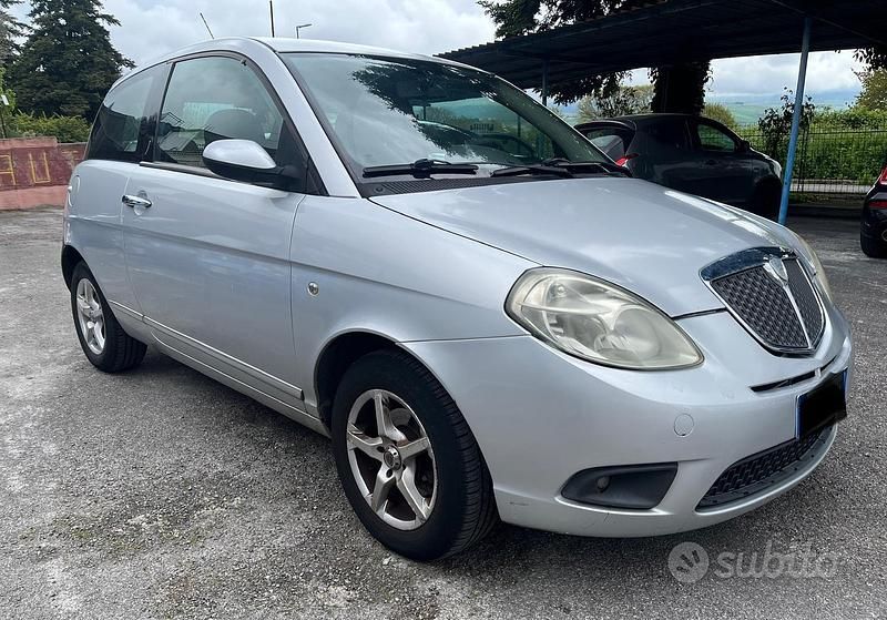 Usado Lancia Ypsilon 90 HP (66 kW) 2007 Cinzento Citadino
