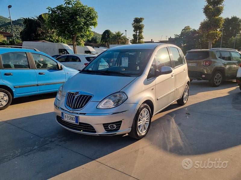 Usata Lancia Musa Gold 95 CV (69 kW) 2011 Grigio Monovolume